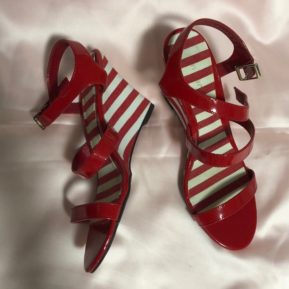 Red and white wedges - Picture 3 of 5